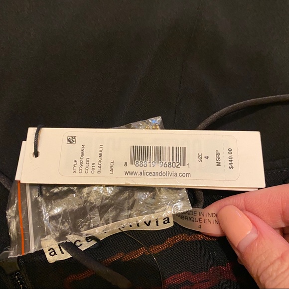 🎀SOLD🎀Alice + Olivia Loralee Embroidered Dress - Picture 8 of 8